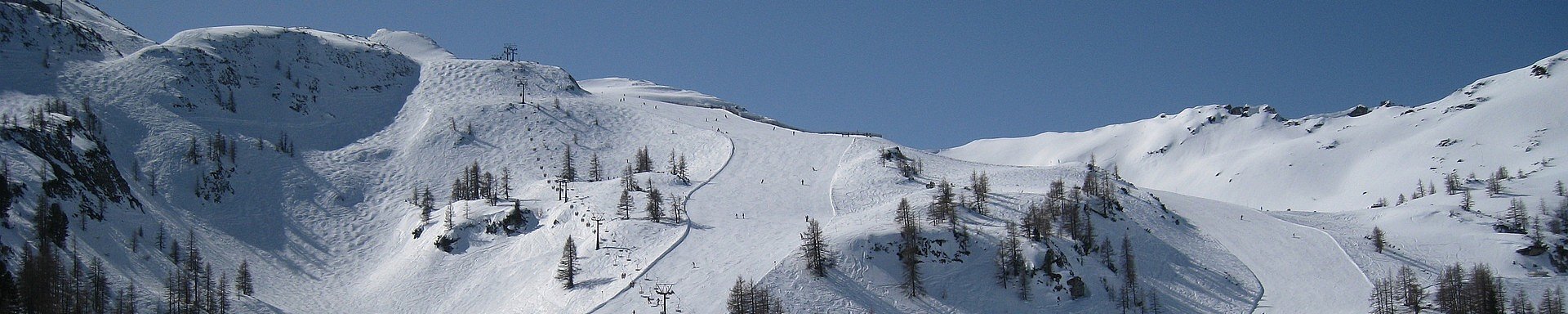 ski-slope-466225_1920